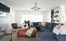 Remodeled 4Br Pool Home / Golf View/Near Beaches